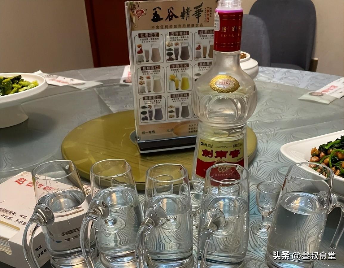 酒桌上，常听到的“酒过三巡”指的是哪三巡？其中有什么讲究？(图8)